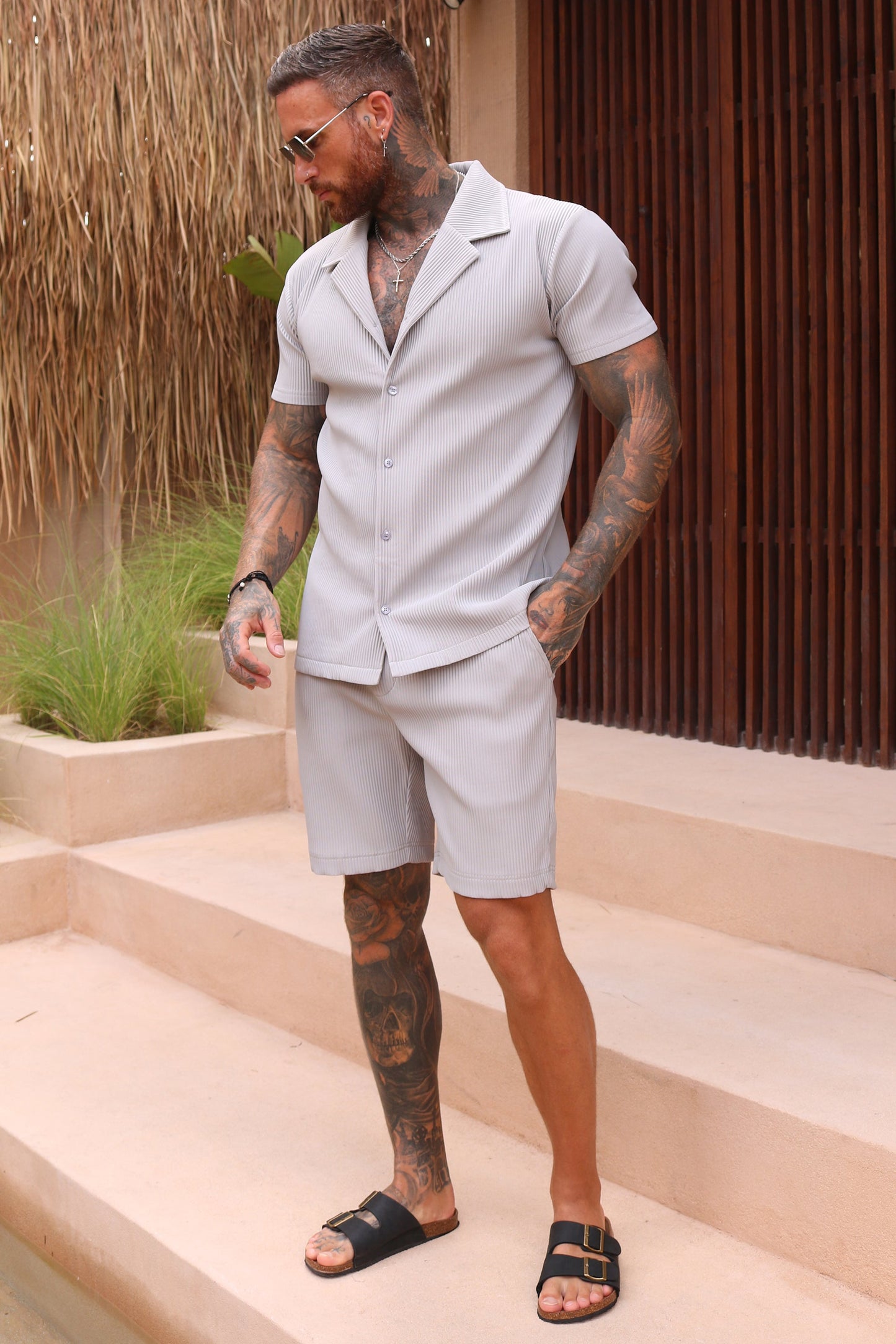 THE SLIM PLEATED SHORTS - GREY