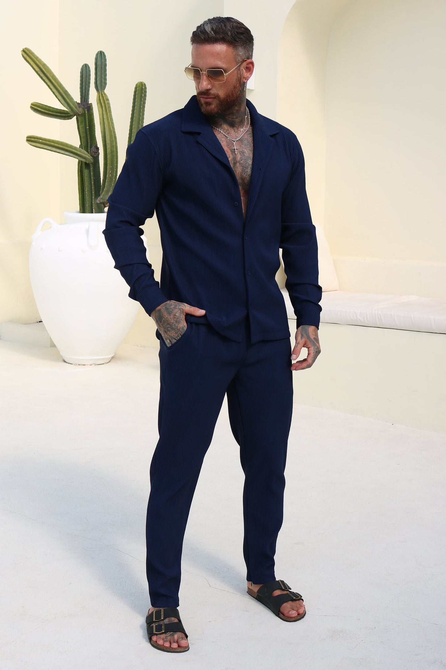 THE SLIM PLEATED SHIRT - NAVY BLUE
