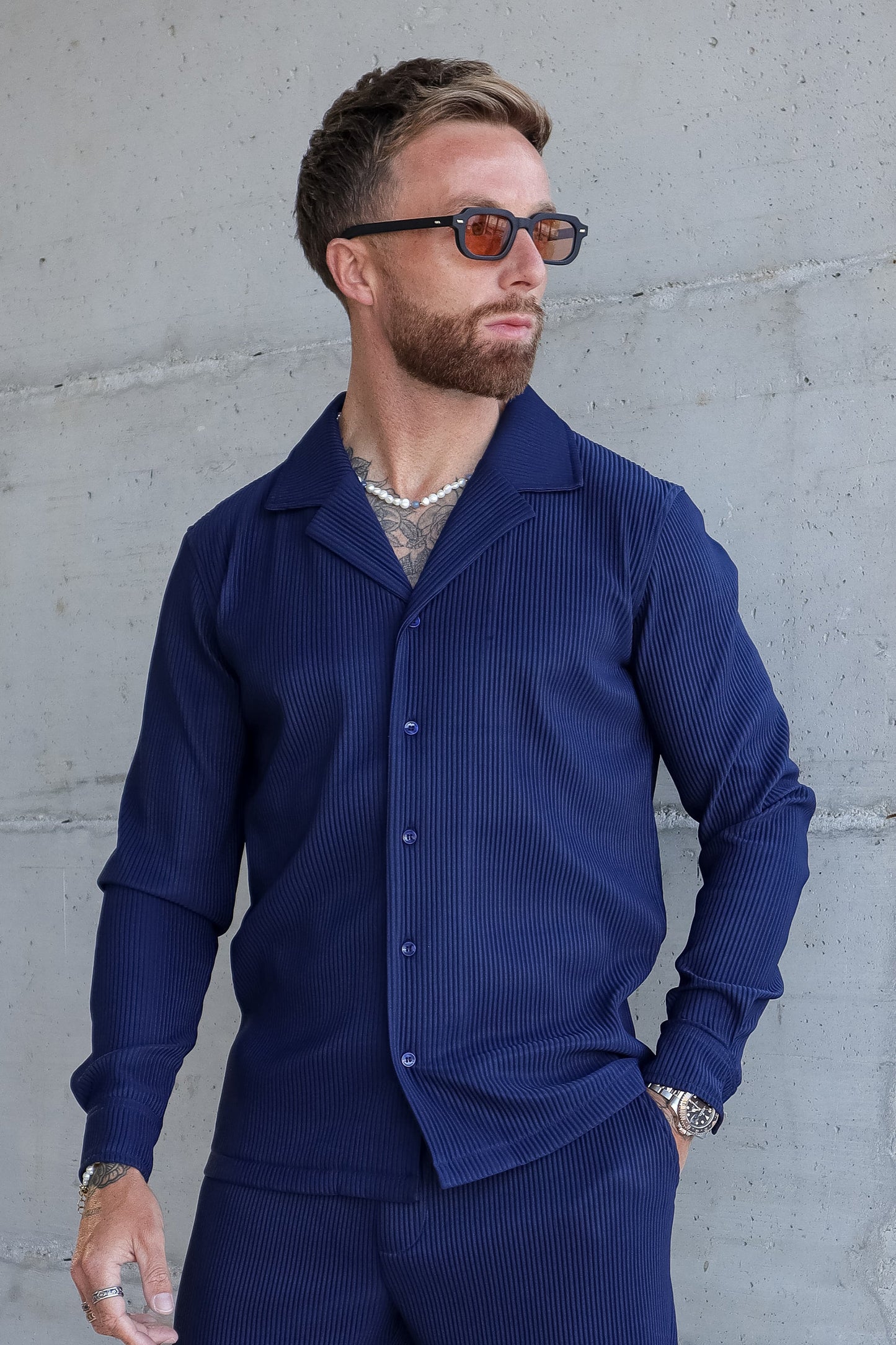 THE SLIM PLEATED SHIRT - NAVY BLUE
