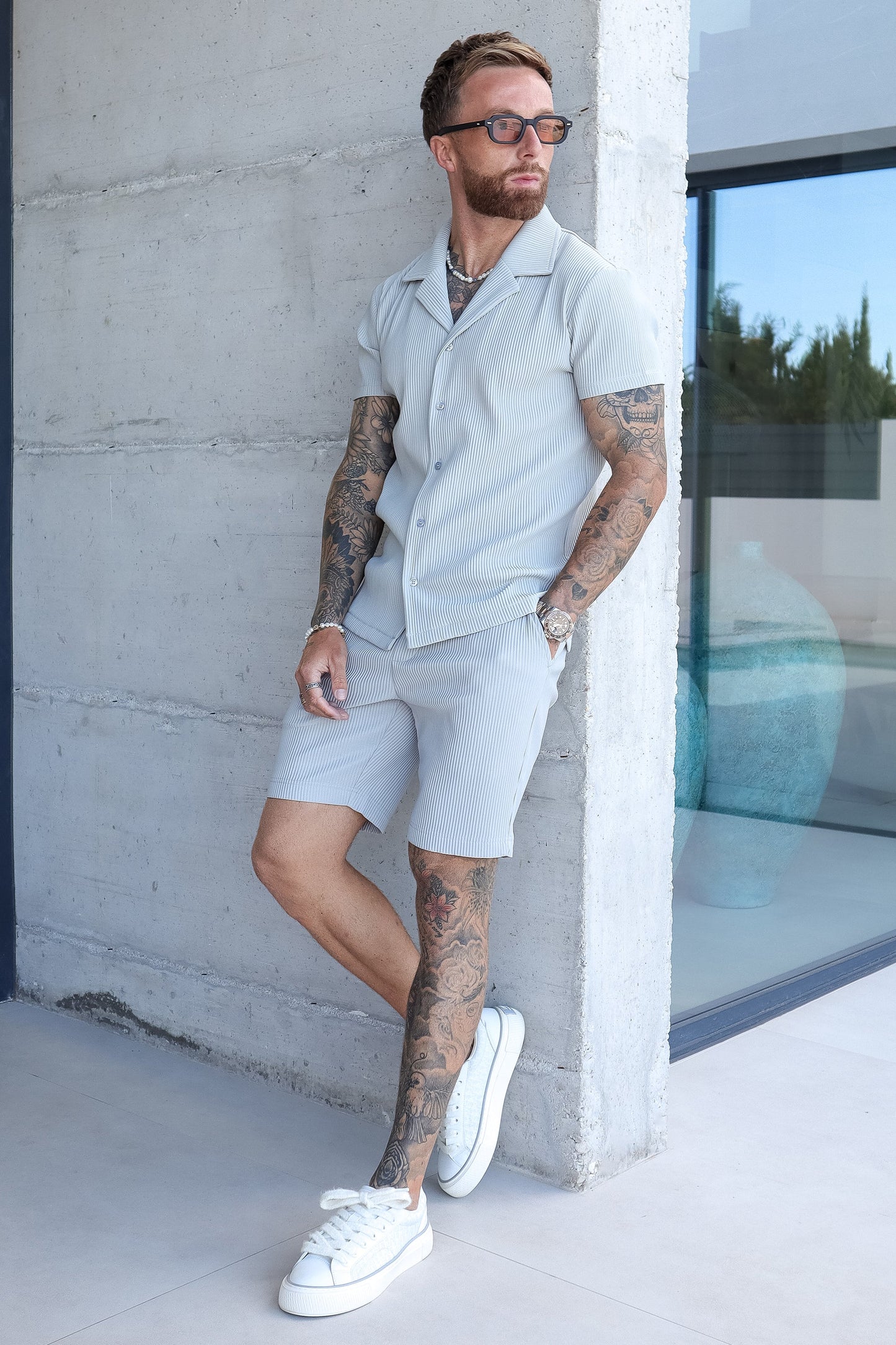 THE SLIM PLEATED SHORTS - GREY
