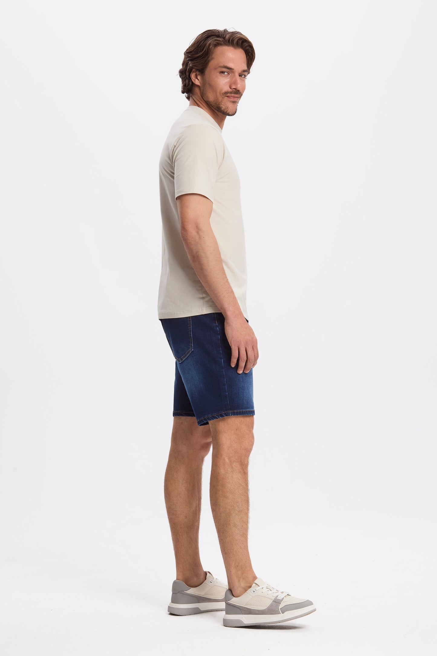 THE MUST-HAVE TEE