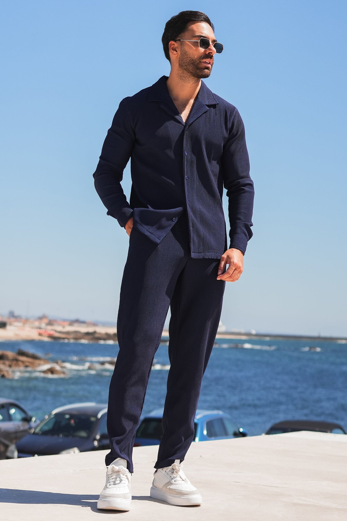 THE SLIM PLEATED SHIRT - NAVY BLUE
