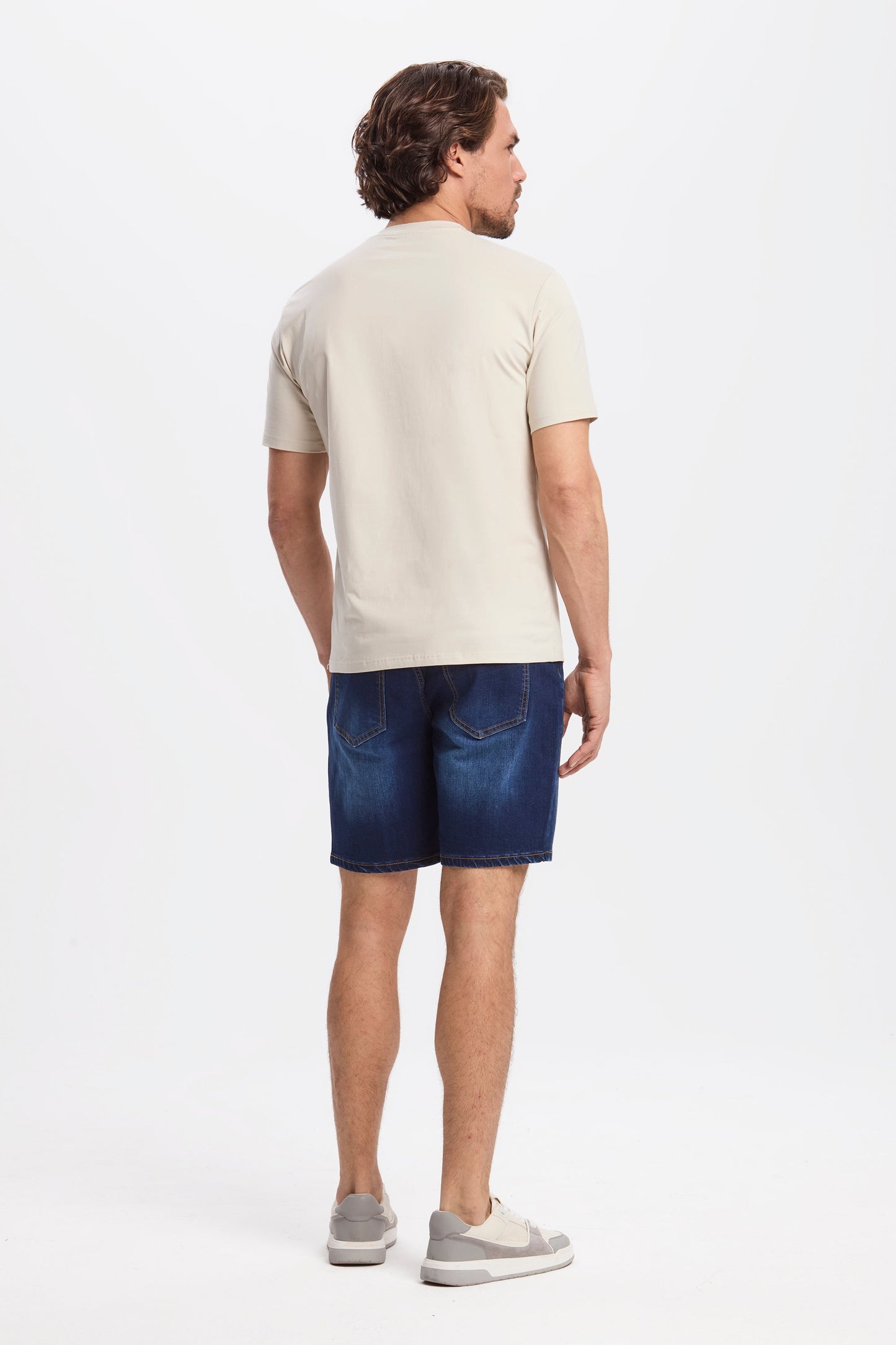 THE MUST-HAVE TEE