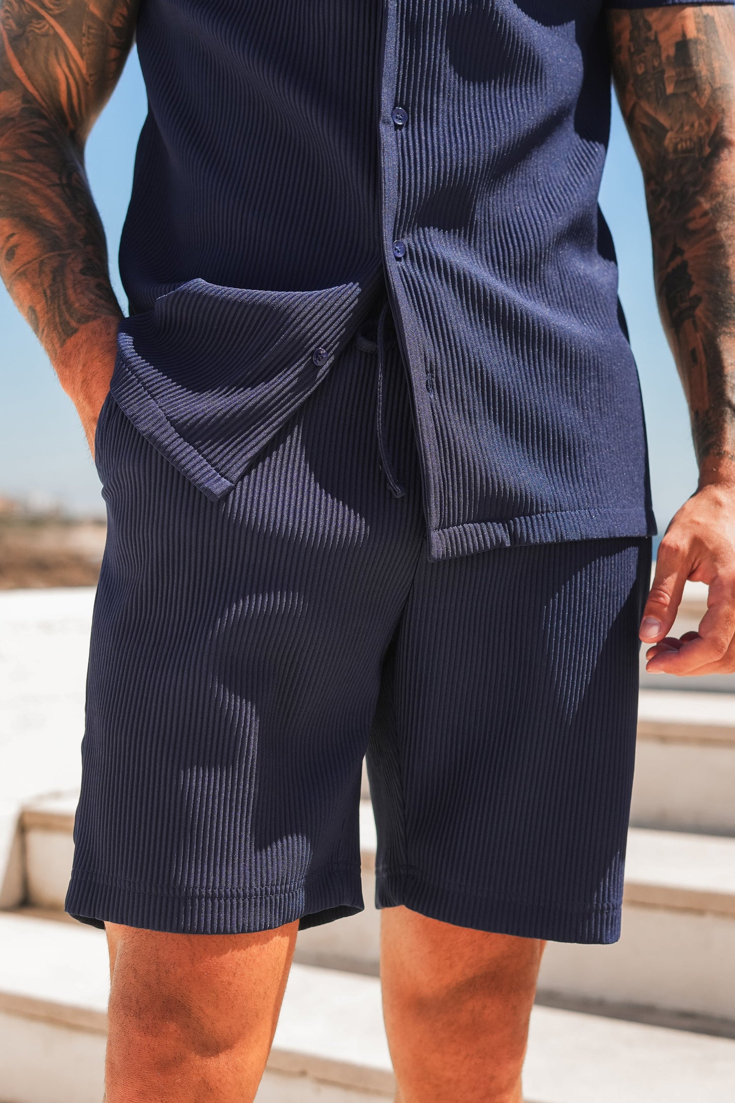 THE SLIM PLEATED SHORTS - NAVY BLUE