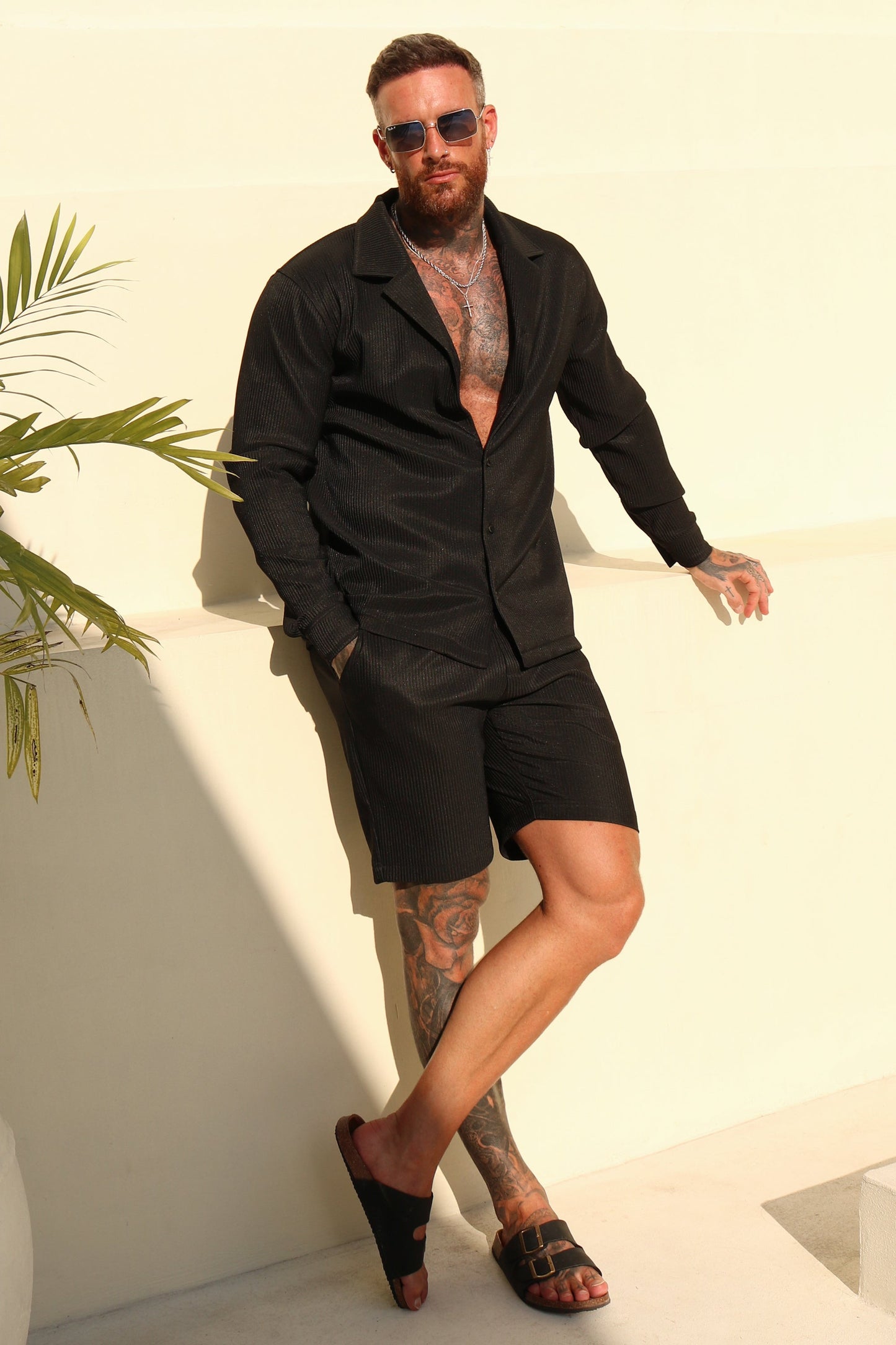 THE SLIM PLEATED SHORTS - BLACK