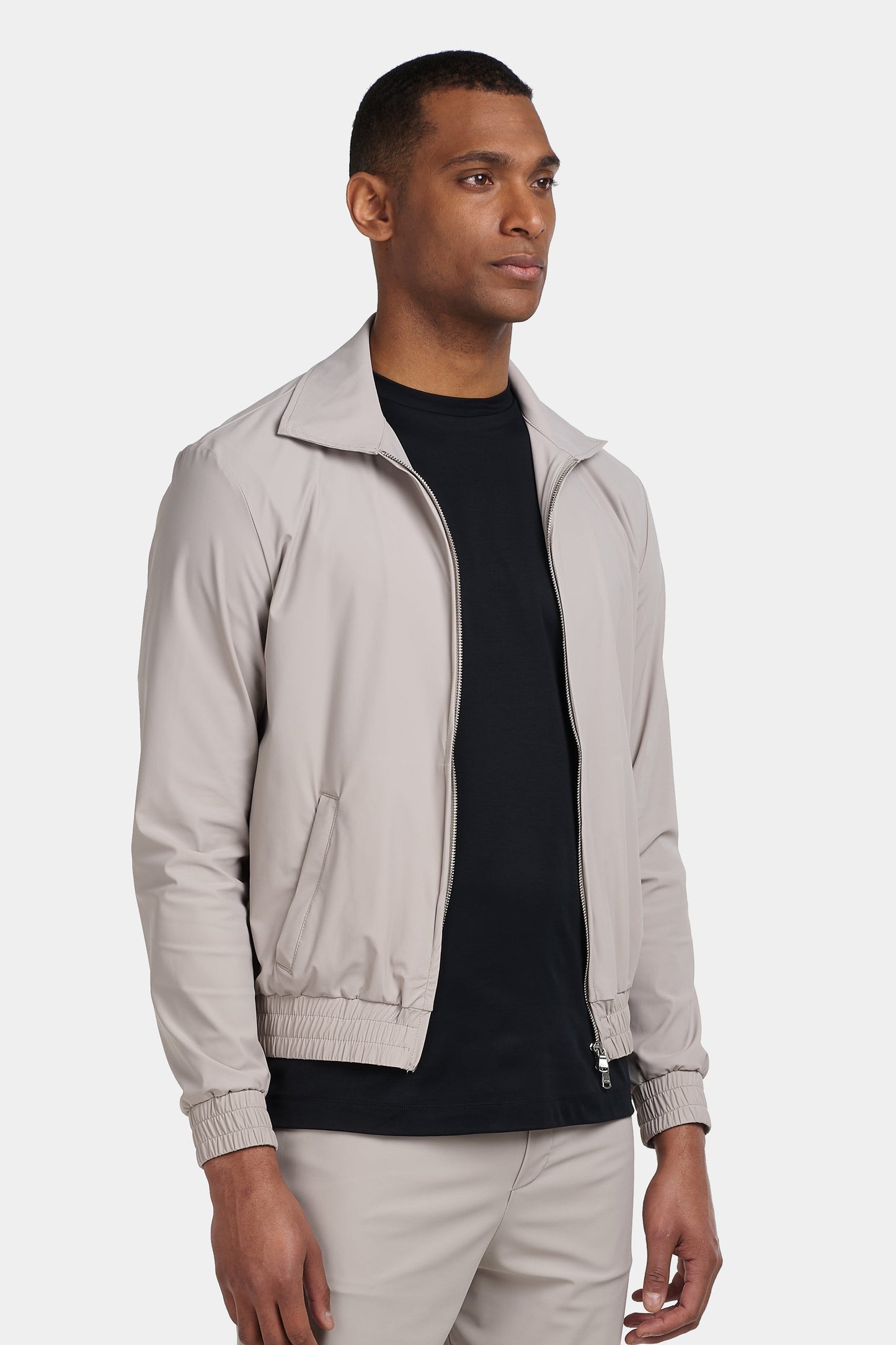 THE ULTIMATE TRAVEL JACKET