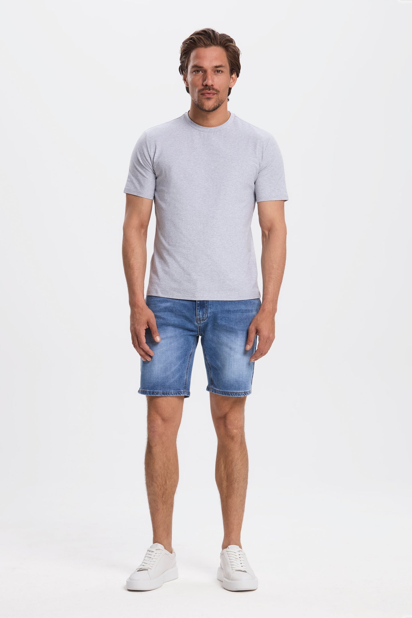 THE MUST-HAVE TEE