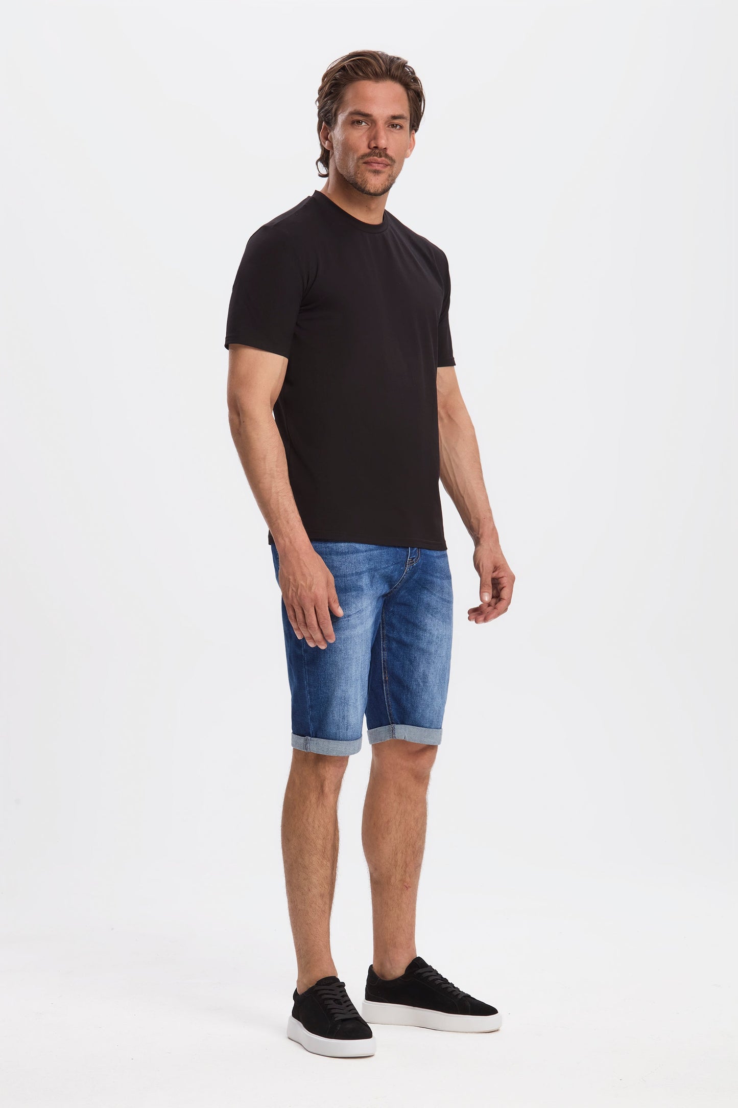 THE MUST-HAVE TEE