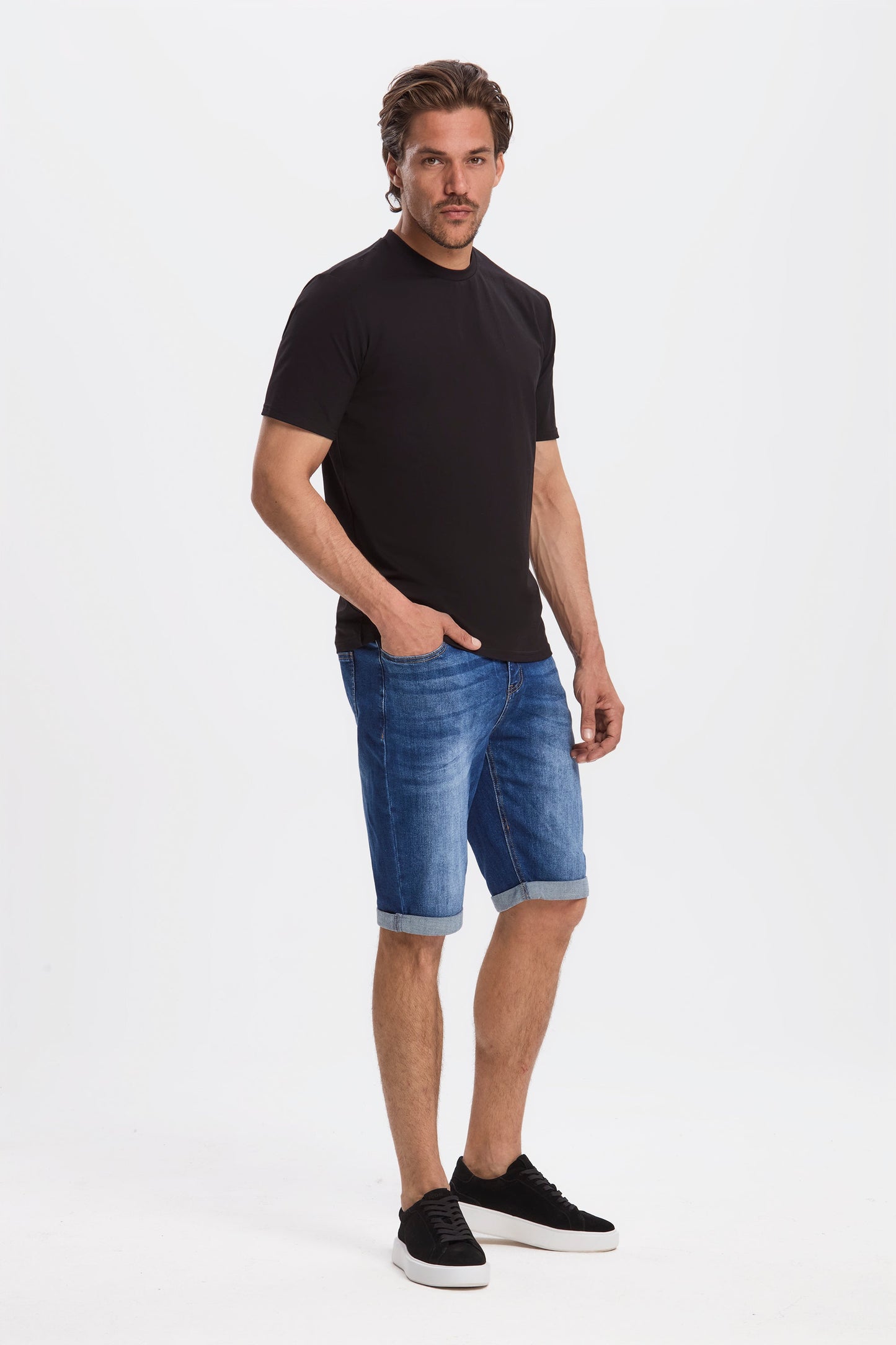 THE MUST-HAVE TEE