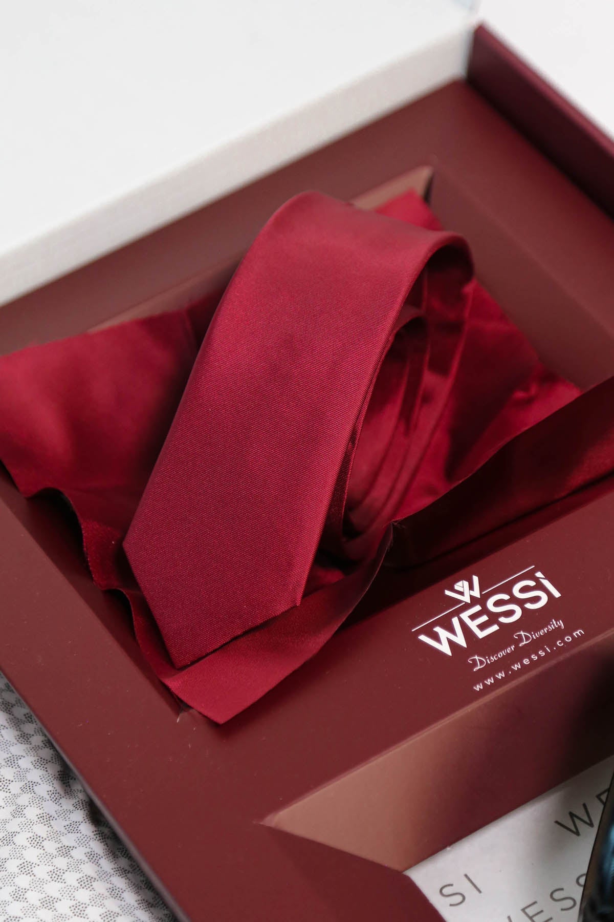 The Dapper Gift Box by Wessi – Includes Ecru Houndstooth Shirt, Burgundy Tie & Black Belt