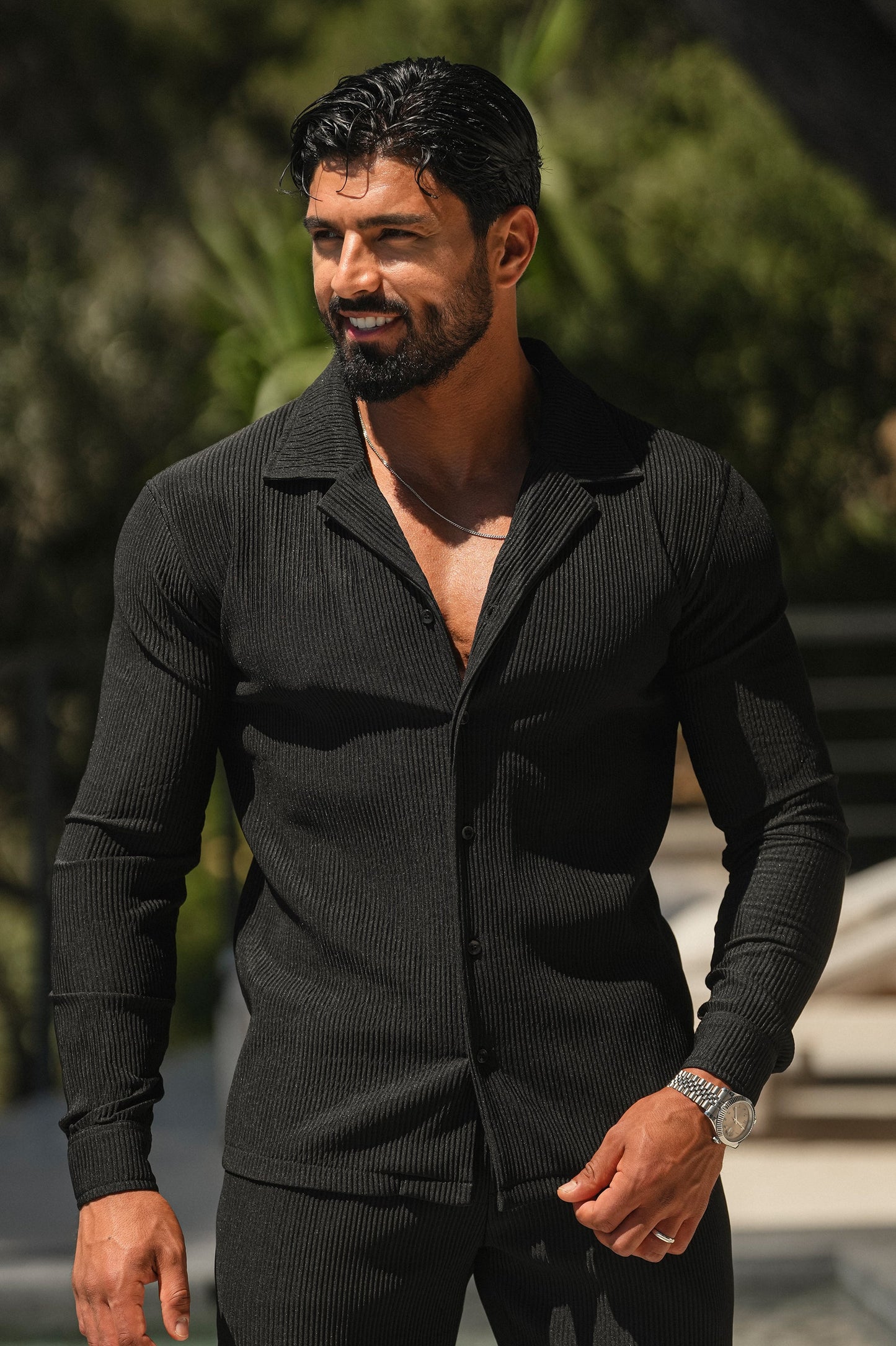 THE SLIM PLEATED SHIRT - BLACK
