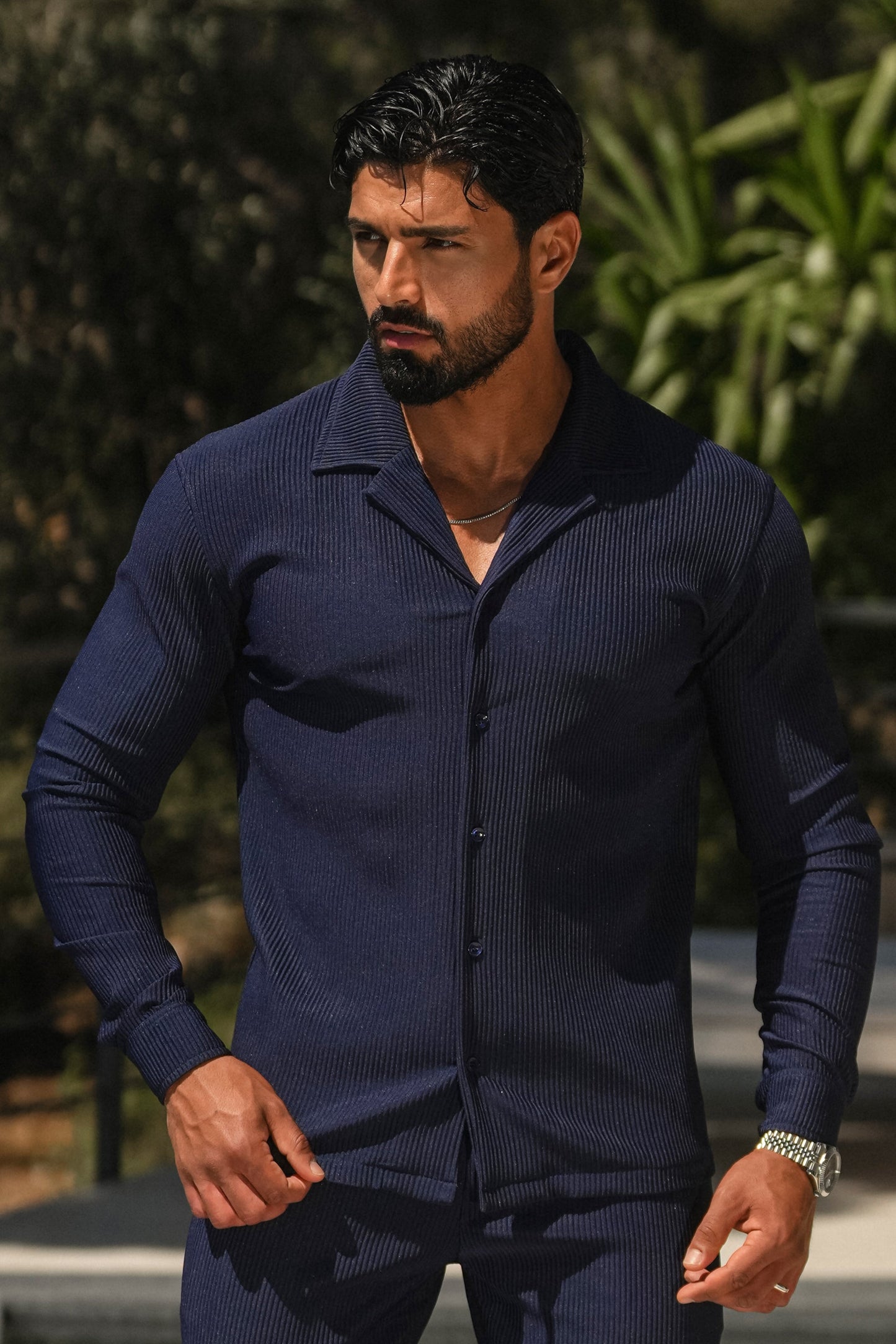 THE SLIM PLEATED SHIRT - NAVY BLUE