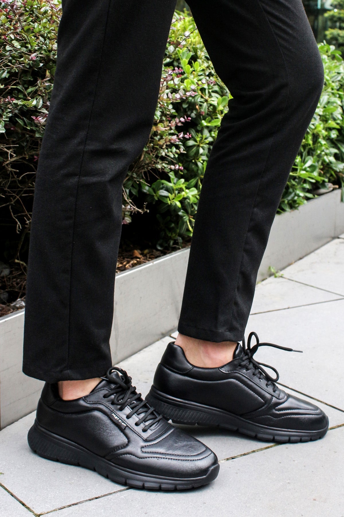 KOALA SYDNEY Men's Black Leather Lace-Up Sneakers with Textured Sole