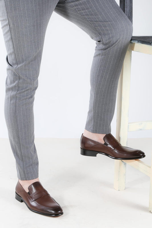 Men's Classic Brown Penny Loafers with Sleek Leather Finish