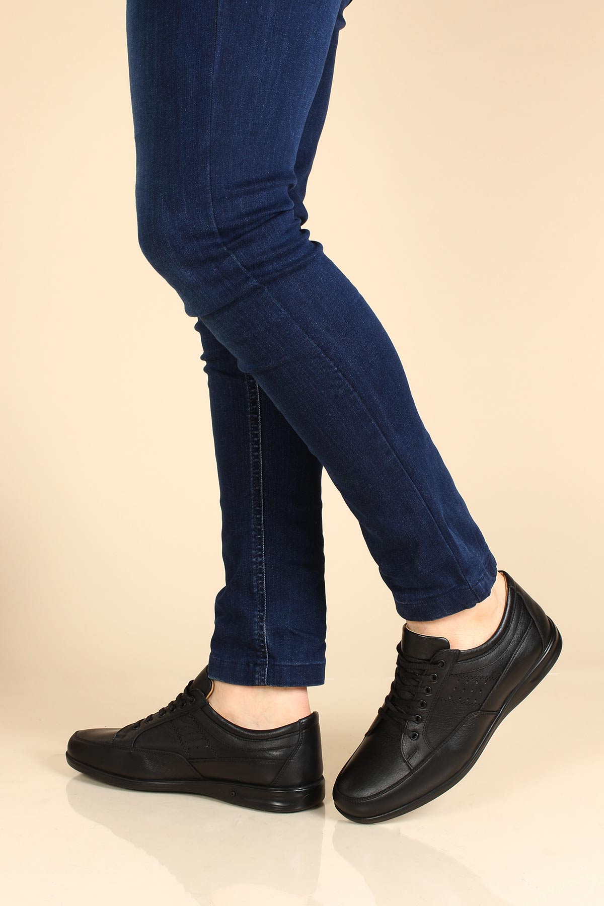 Men's Classic Black Leather Casual Lace-Up Shoes