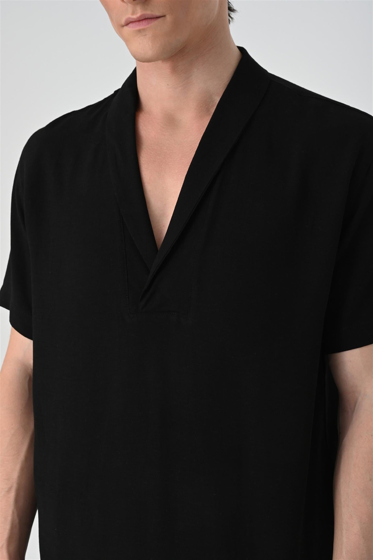 Men's Black Relax Fit Shawl Collar Short Sleeve Shirt