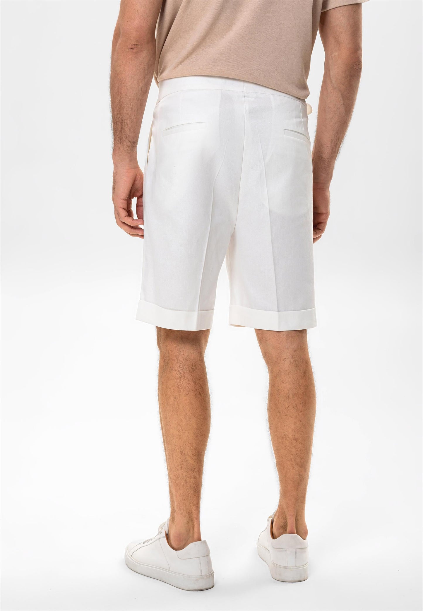 Men's White Buckle Detailed Pleated Shorts