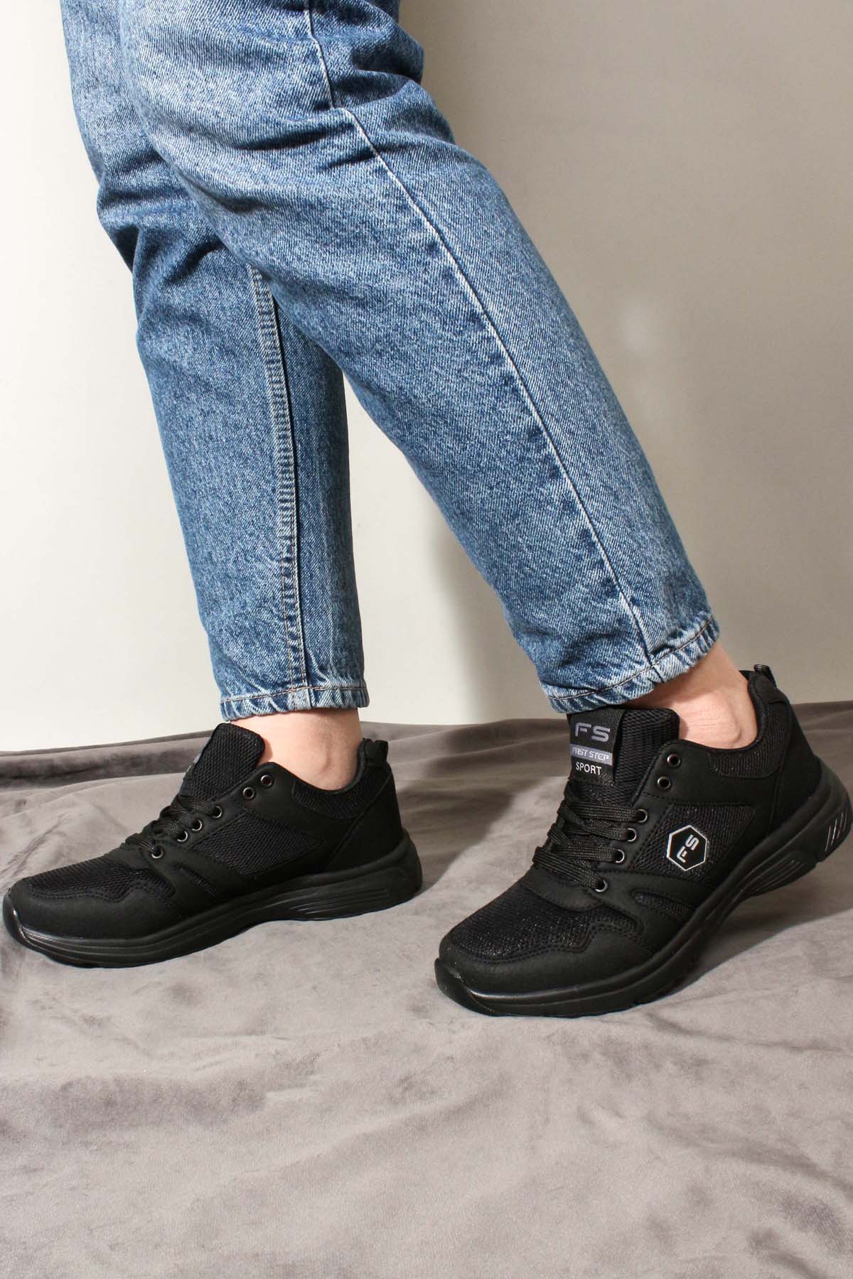 Men's All-Black Athletic Sneakers with Mesh Panels