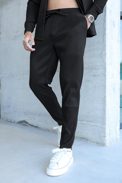 THE SLIM PLEATED TROUSERS - BLACK