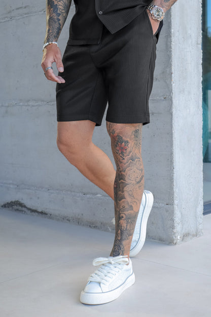 THE SLIM PLEATED SHORTS  - BLACK