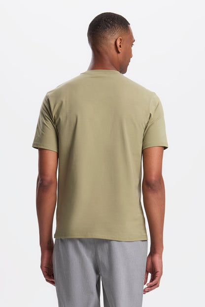 THE MUST-HAVE TEE