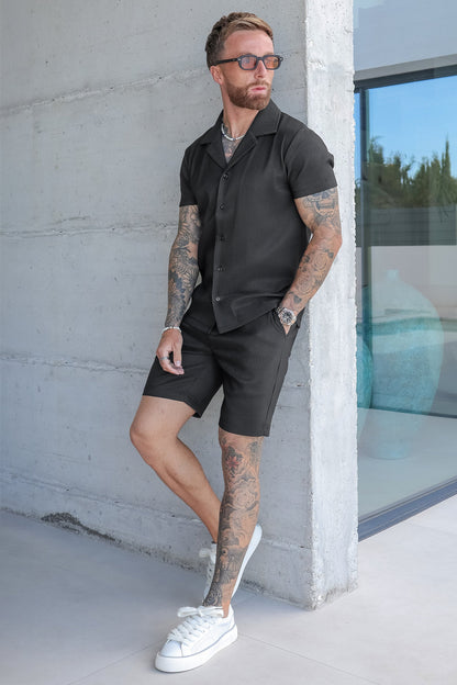 THE SLIM PLEATED SHORTS  - BLACK