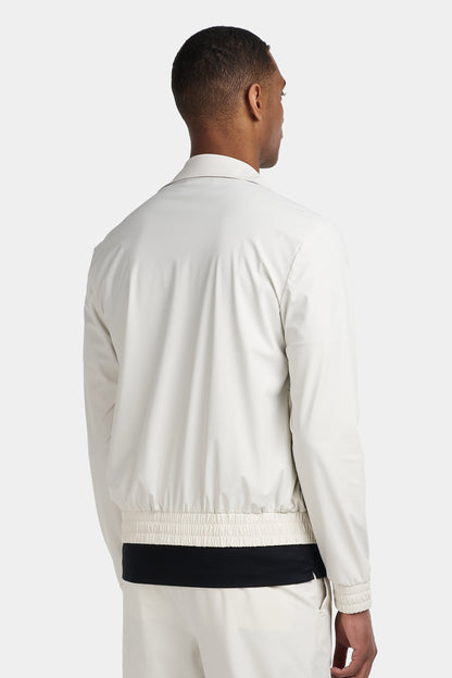 THE ULTIMATE TRAVEL JACKET