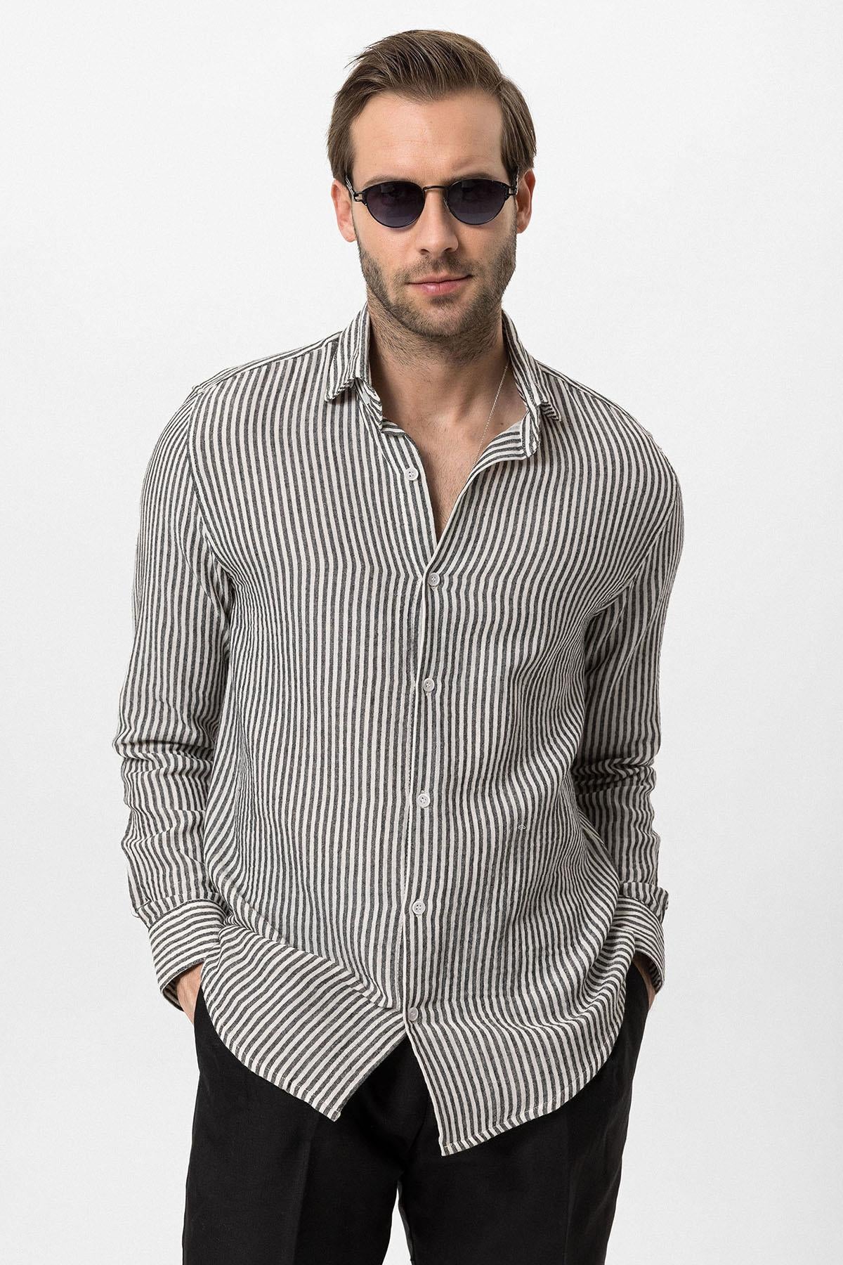 Men's Black Relaxed Fit Basic T-Shirt