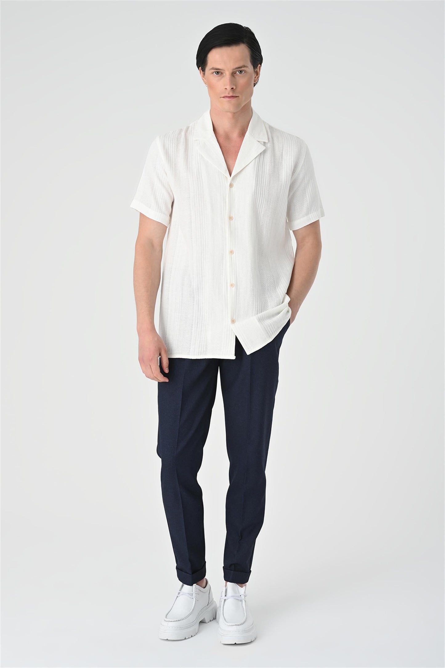 Men's White Woven Patterned Short Sleeve Shirt