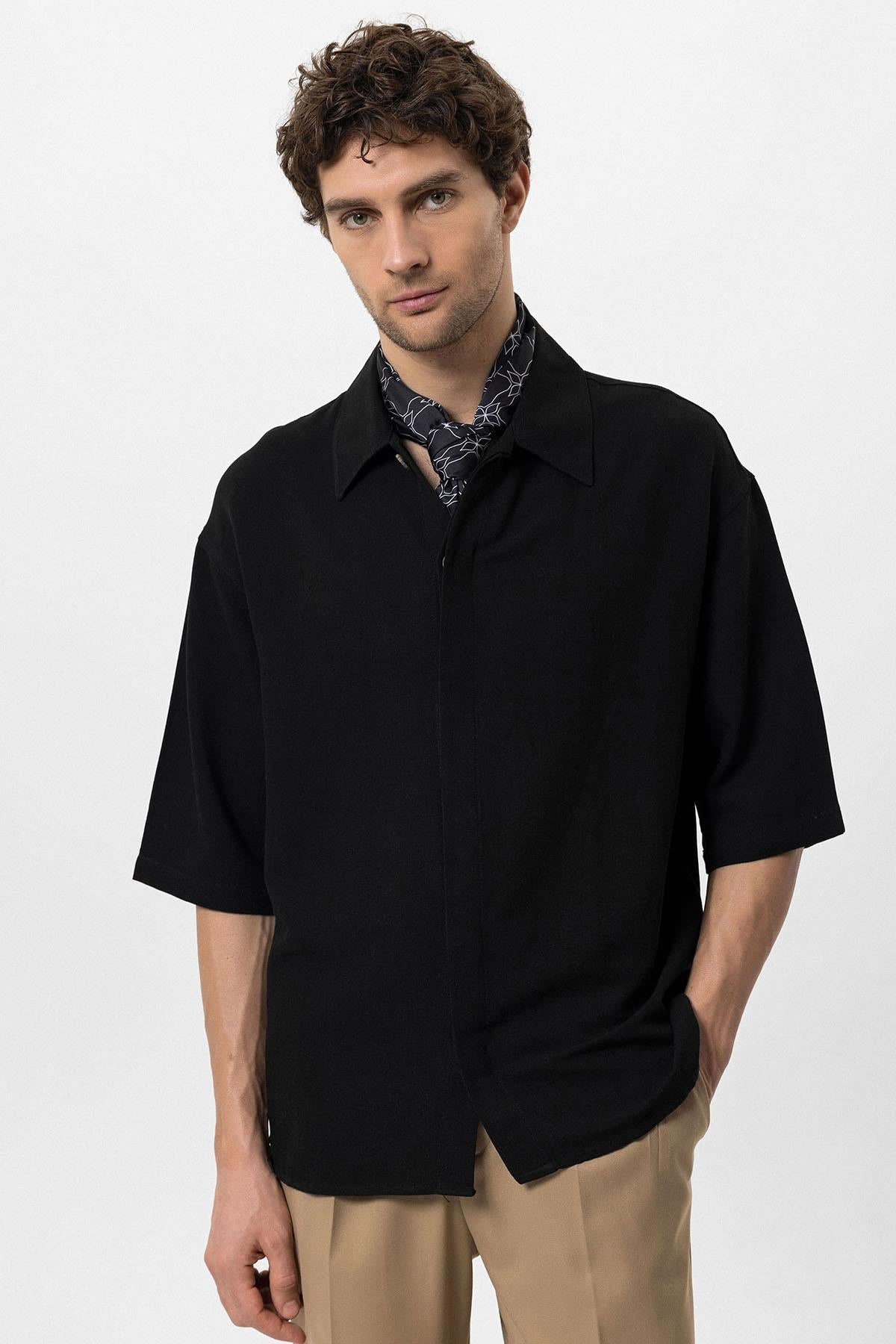 Men's Black Elbow-Length Sleeve Hidden Button Closure Oversize Shirt -