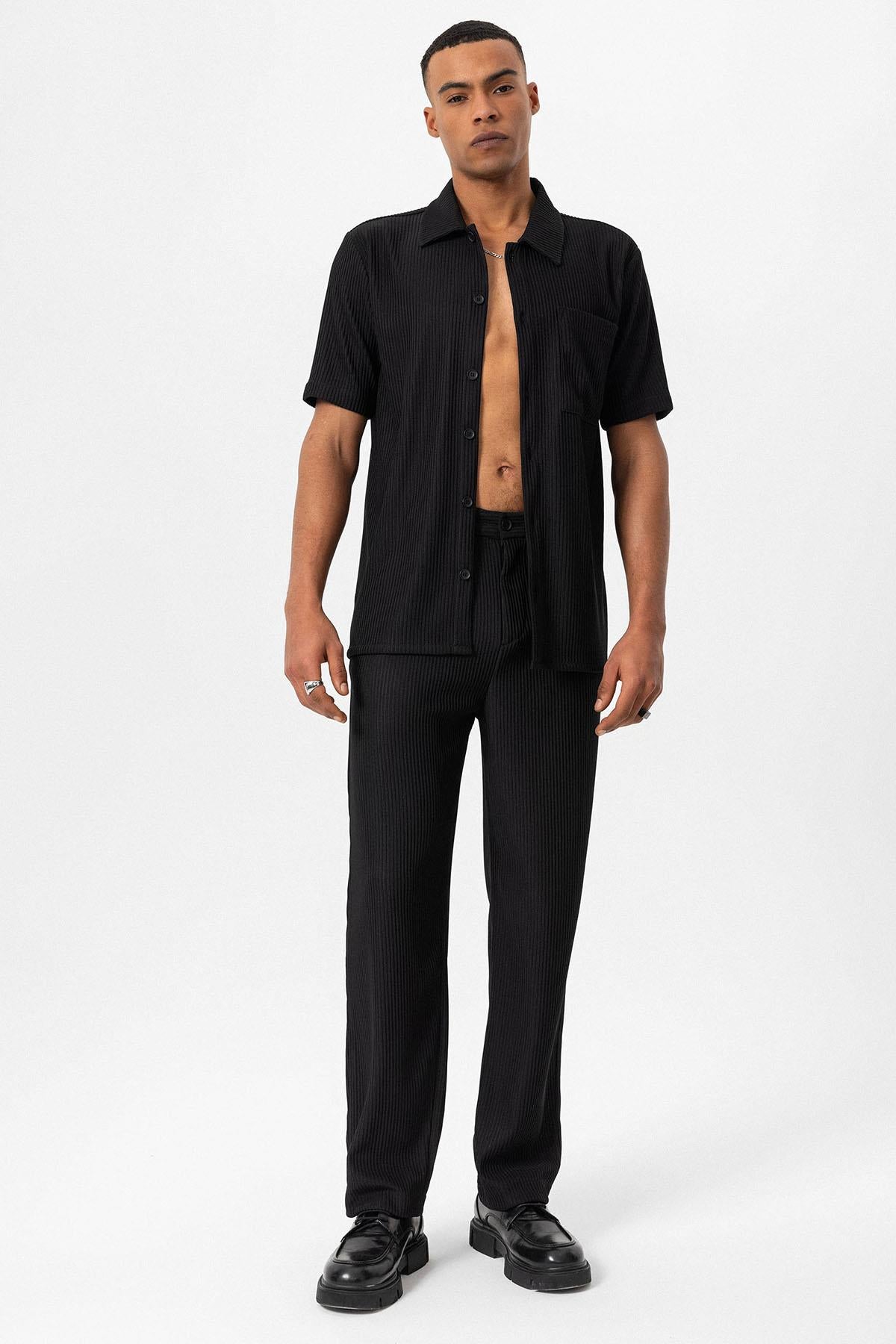 Men's Black Short-Sleeve Ribbed Shirt