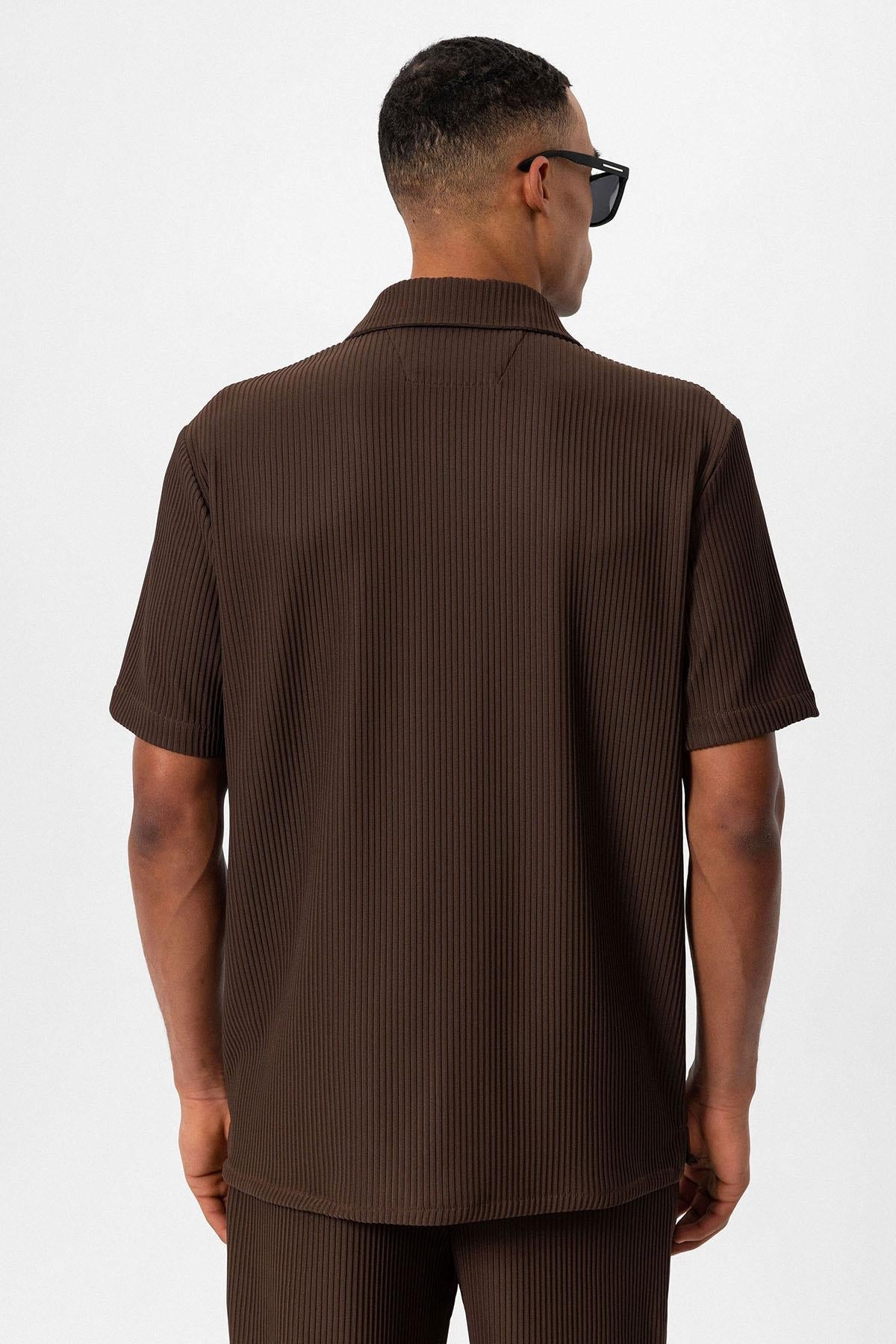 Men's Brown Short-Sleeve Ribbed Shirt -