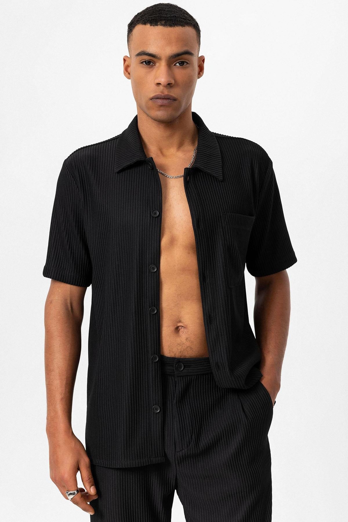 Men's Black Short-Sleeve Ribbed Shirt