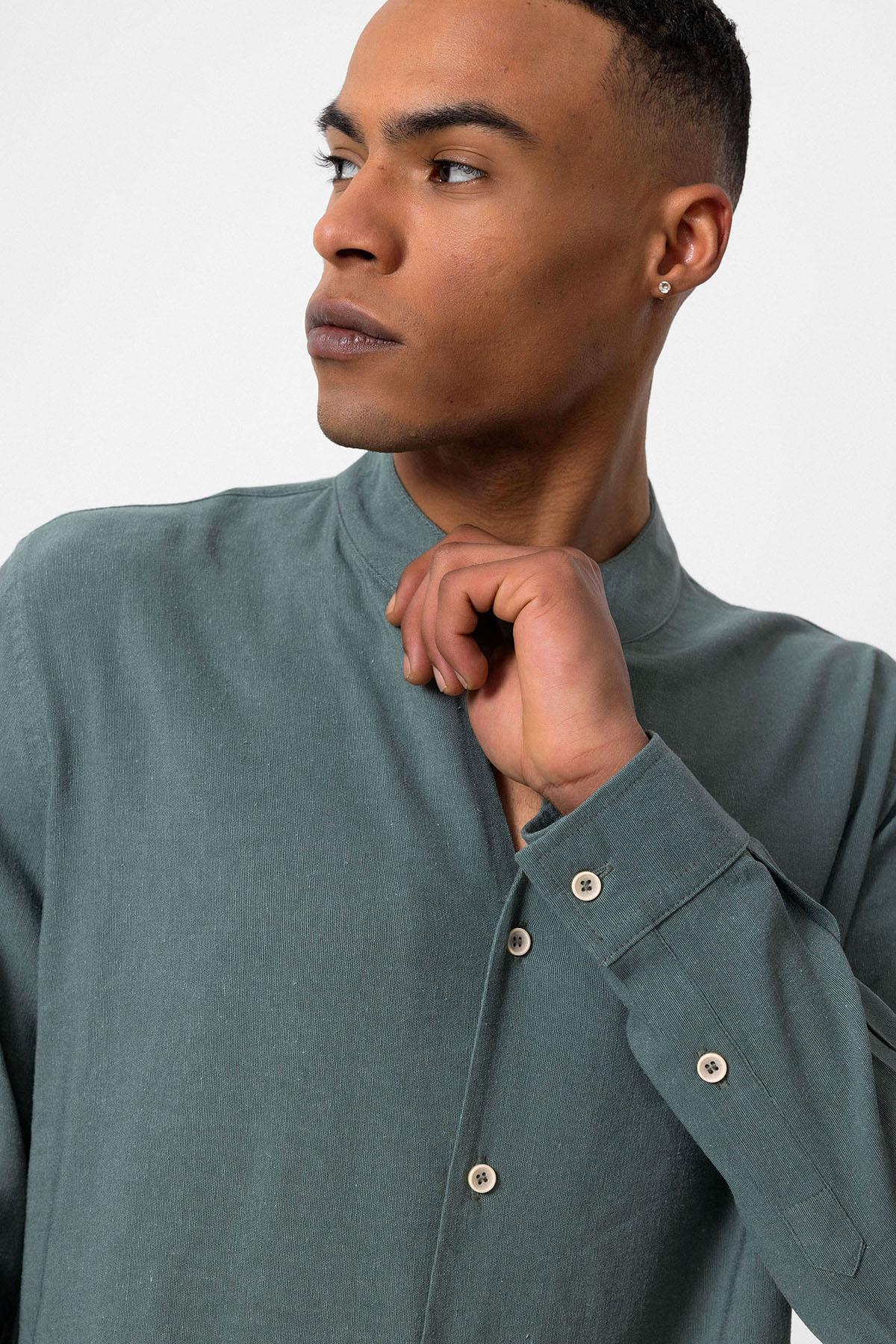 Men's Khaki Stand Collar Long-Sleeve Shirt