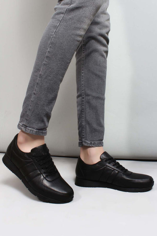 Men's Black Leather Sneakers with Subtle Stitch Detailing