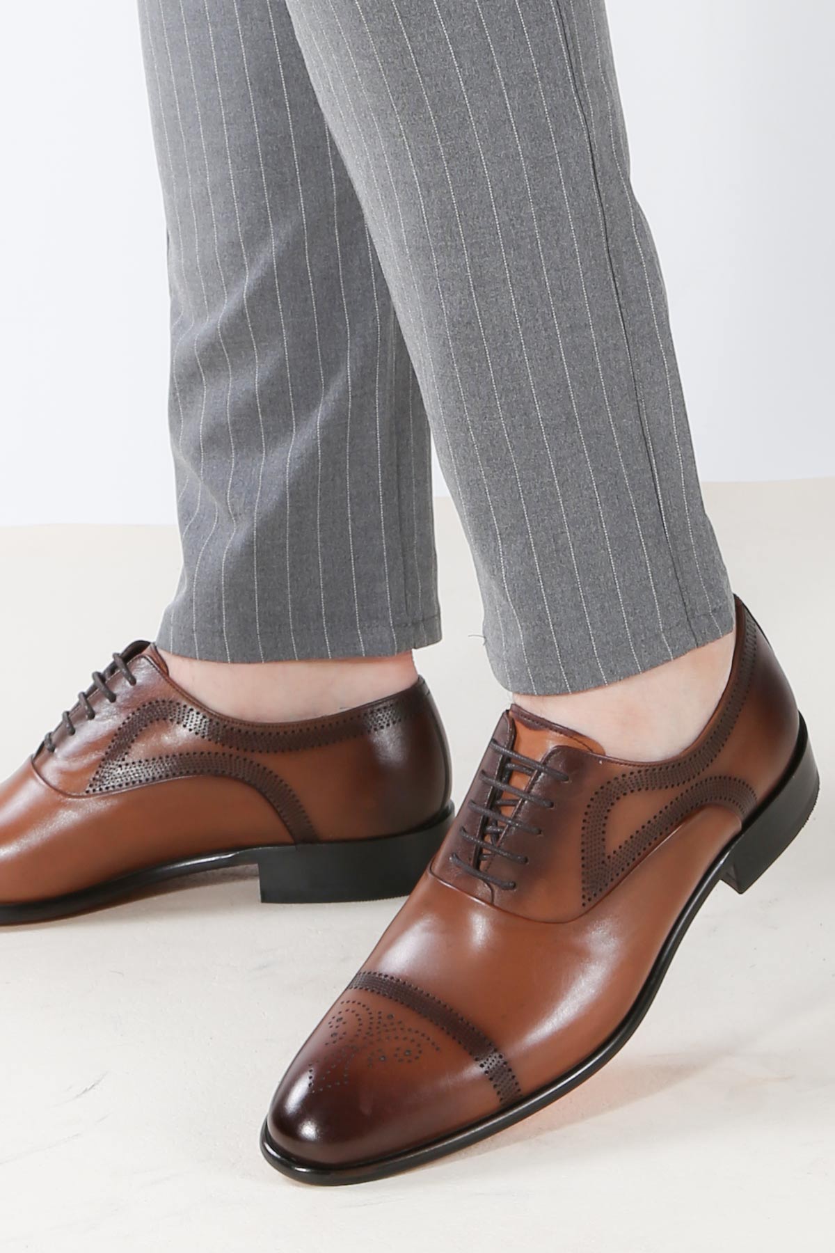 KOALA SYDNEY  Men's Classic Brown Leather Brogue Oxford Shoes with Perforated Detailing -