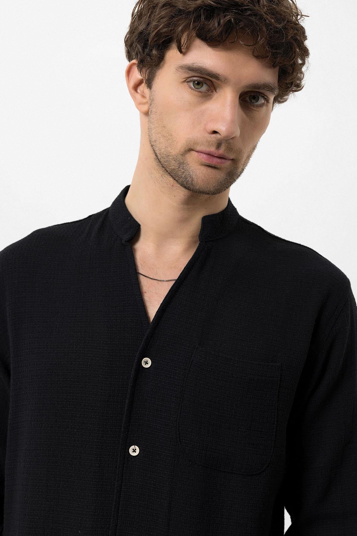Men's Black Judge Collar Knitted Textured Shirt