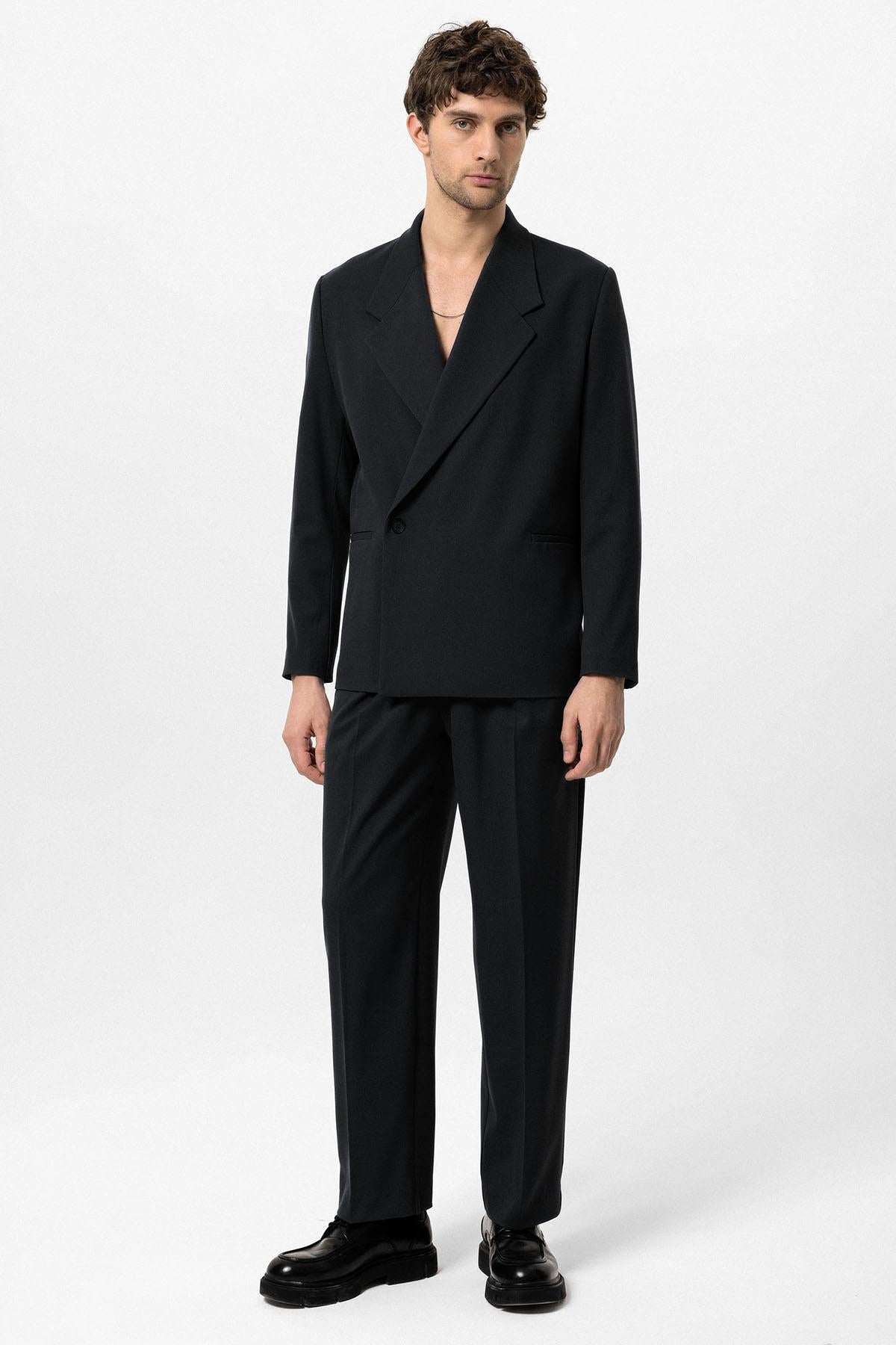 Men's Black High-Waisted Buckle Detail Relaxed Fit Pants