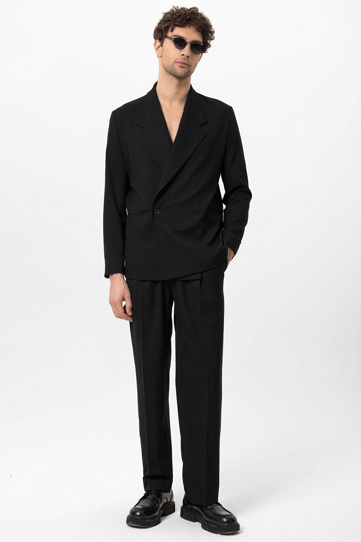 Men's Black High-Waisted Buckle Detail Relaxed Fit Pants