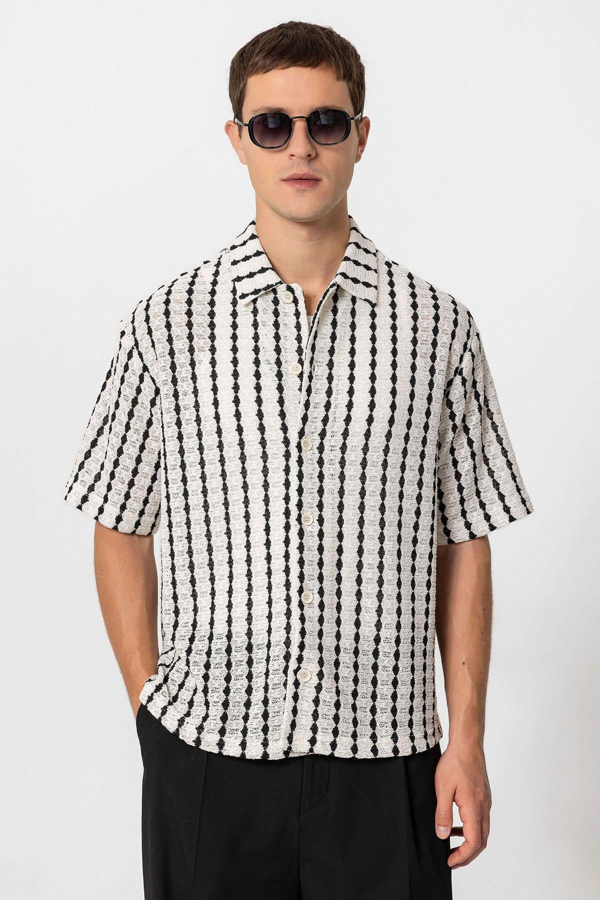 KOALA SYDNEY Men's Black Striped Knit Short-Sleeve Shirt