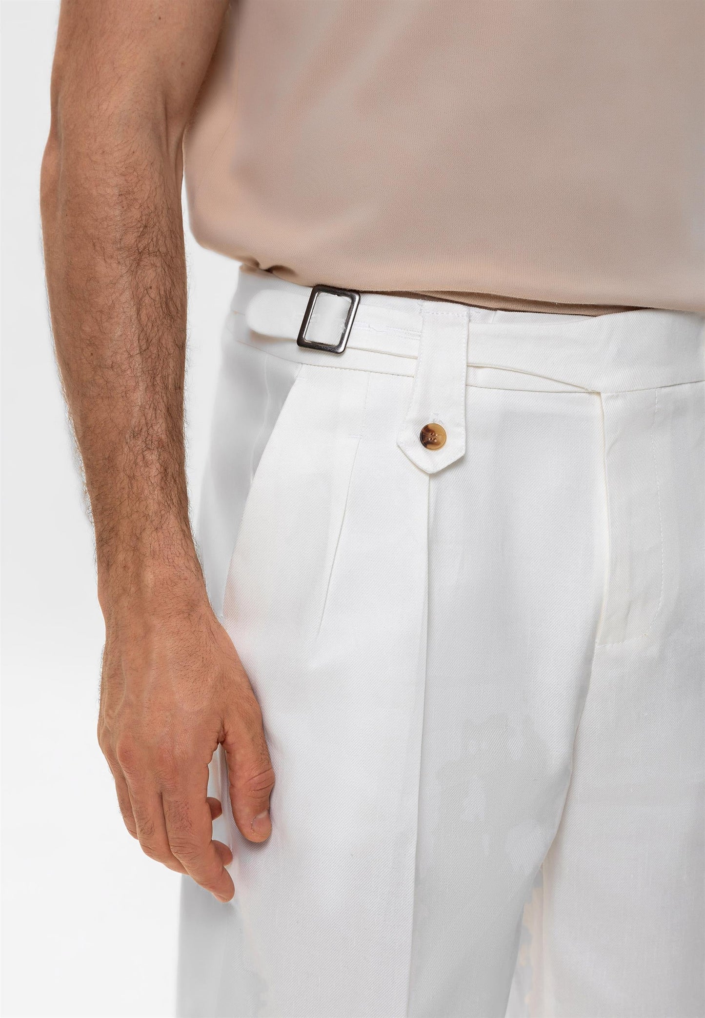 Men's White Buckle Detailed Pleated Shorts