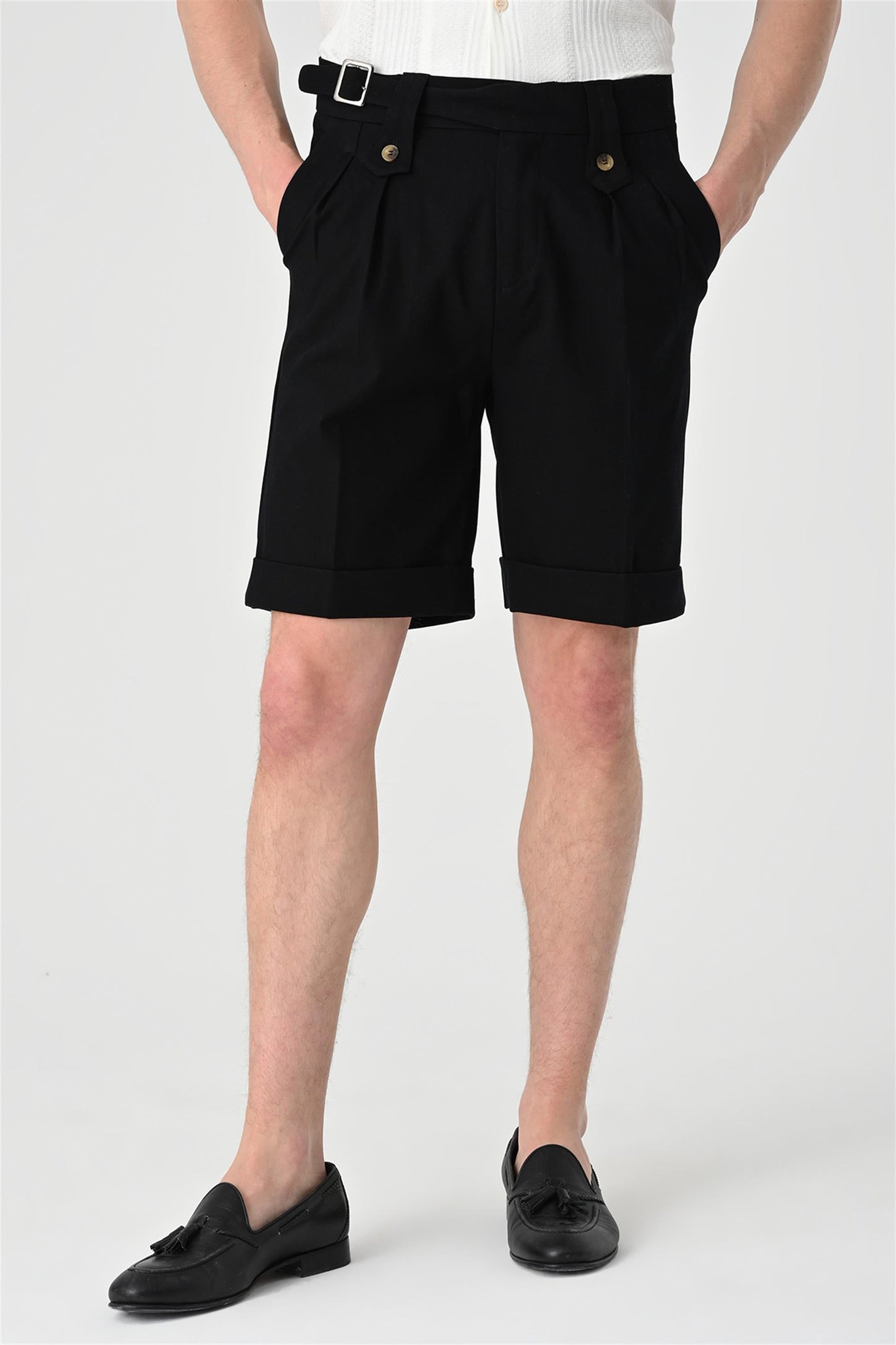 Men's Black Buckle Detailed Pleated Shorts