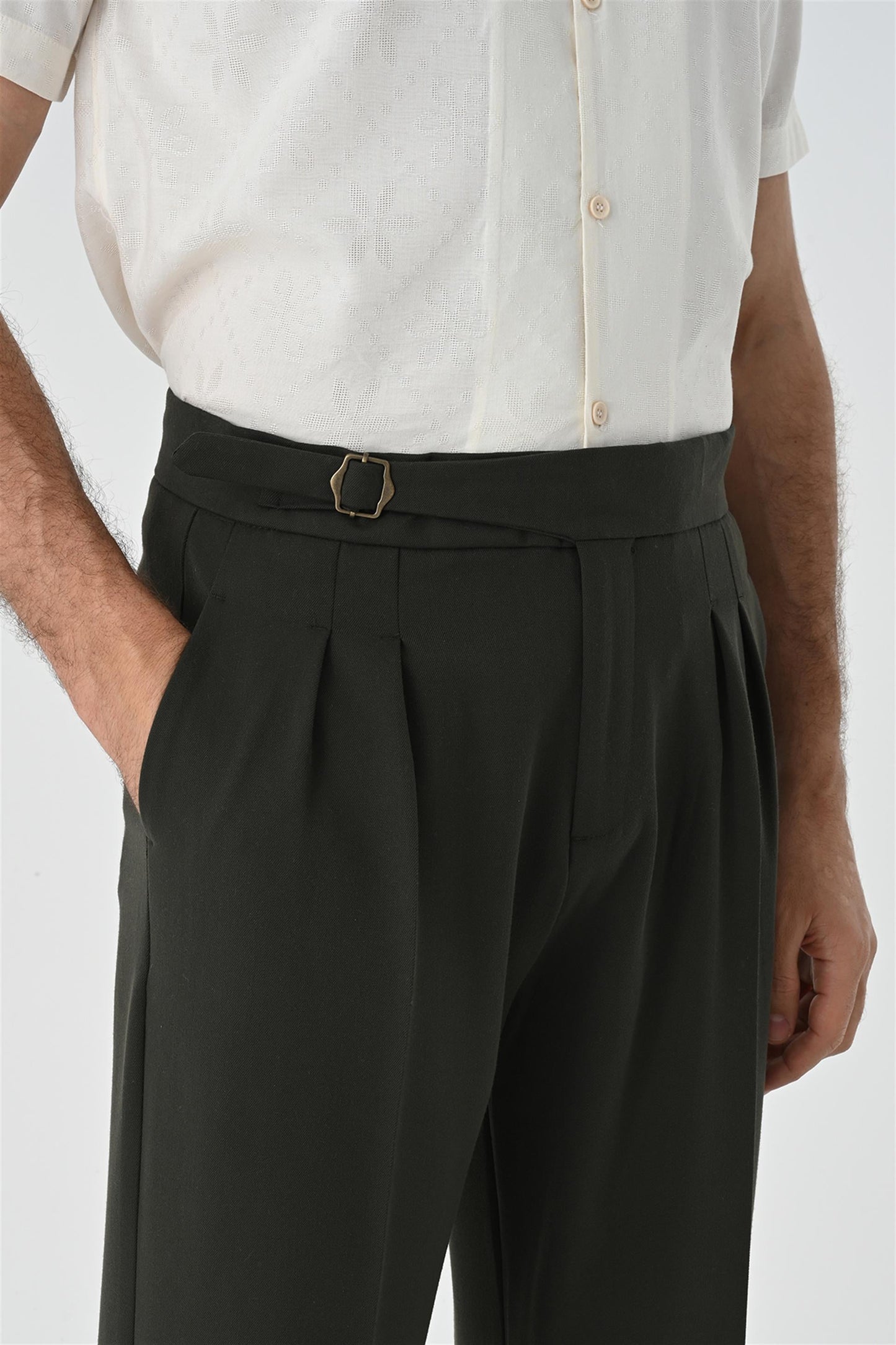 Men's Khaki Buckle Detailed Pleated High Waist Trousers