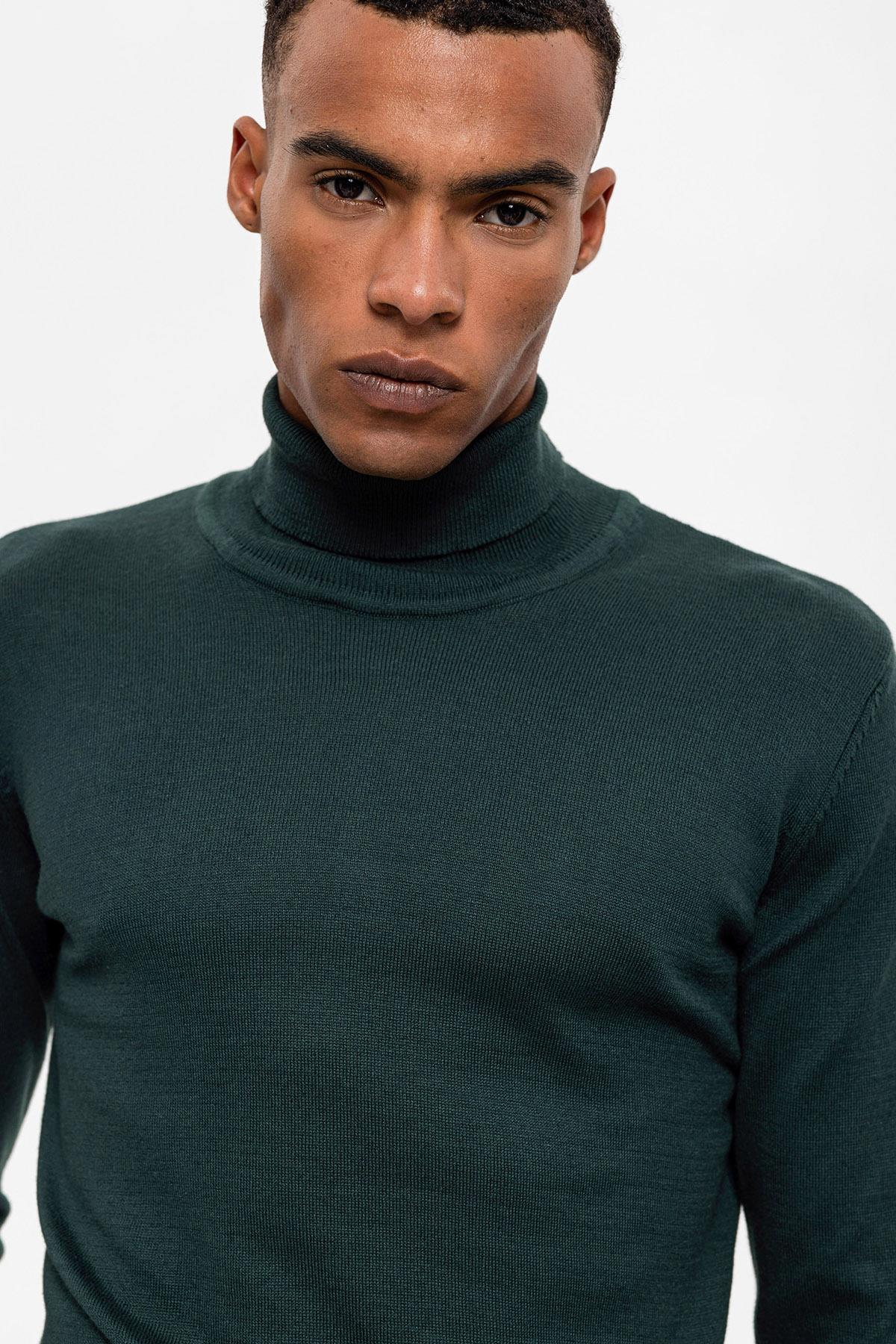 Green Turtleneck Men's Knit Sweater